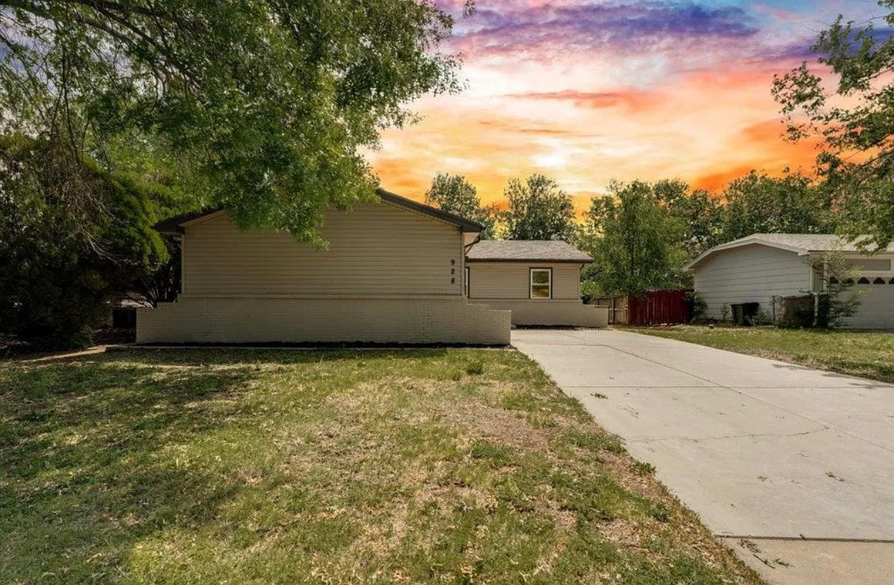 928 S Dalton Dr — Photo 1