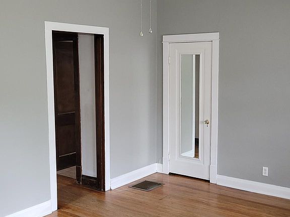 3rd image of 4975 Loughborough Ave #A