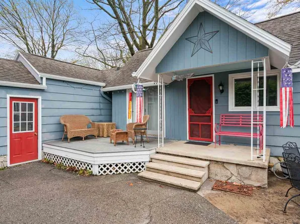 535 Hoyt St, Harbor Springs, MI 49740