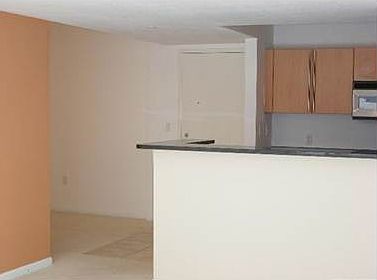 3rd image of 1551 N Flagler Dr APT 615