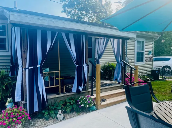 7713 N Tecumseh Rd, Walkerton, IN 46574