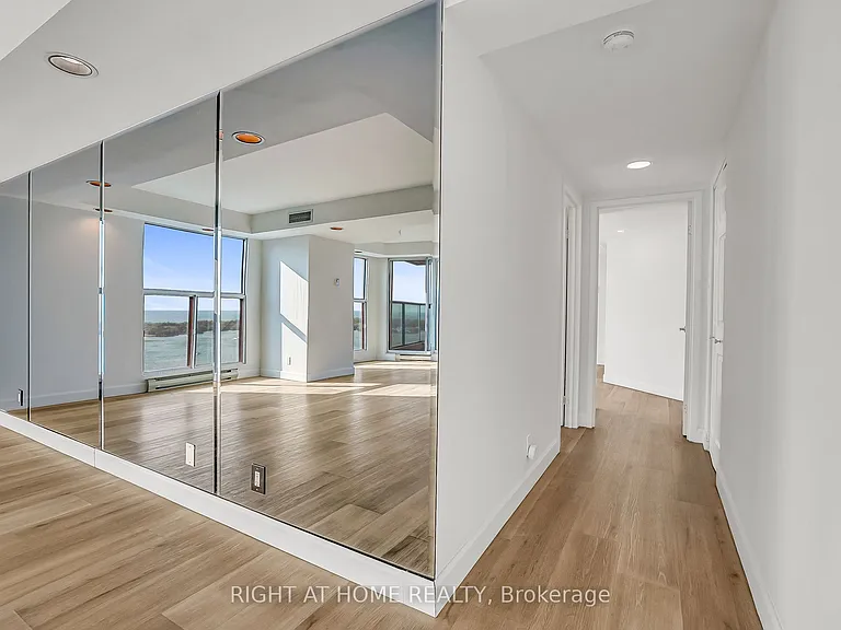 99 Harbour Sq #3008 — Photo 24
