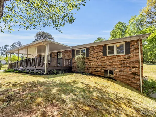 250 Reeves Cove Rd, Candler, NC 28715