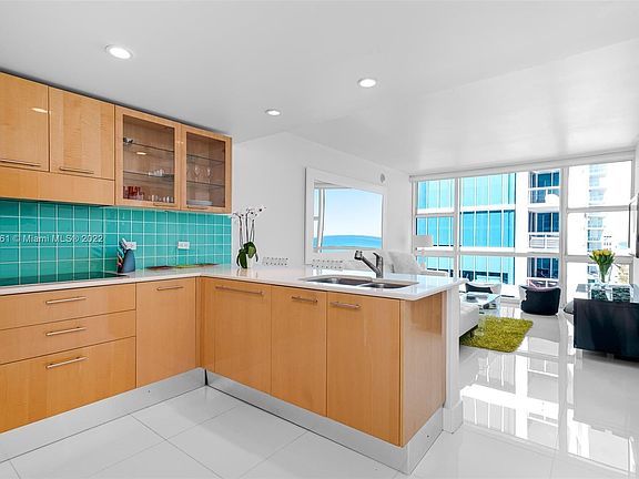 4th image of 6801 Collins Ave #C1411