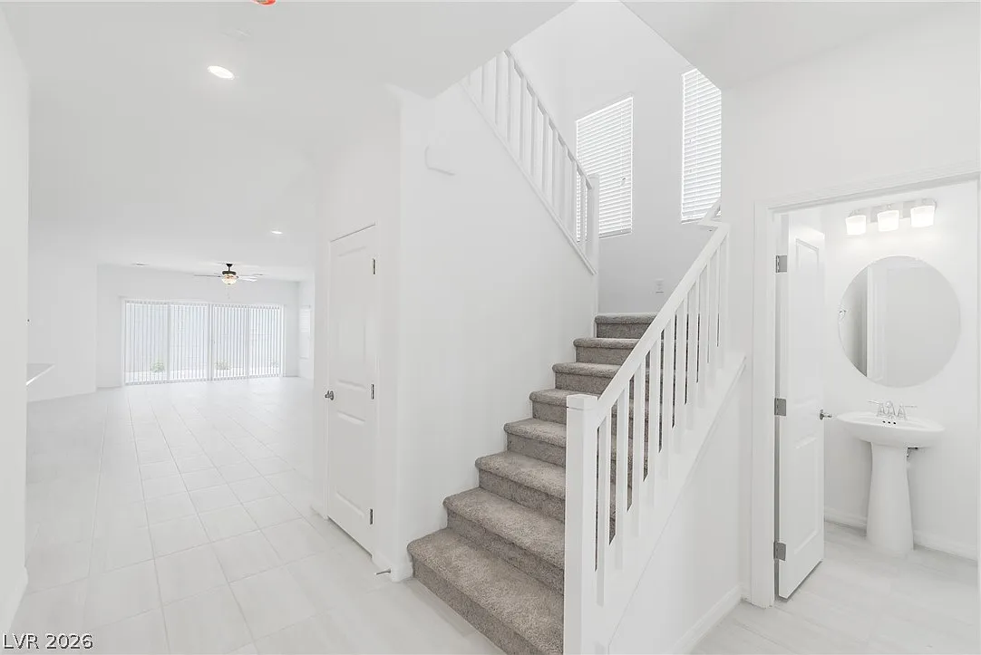 4 bed, 4.5 bath, 2988 sqft, $3,250 — Photo 3