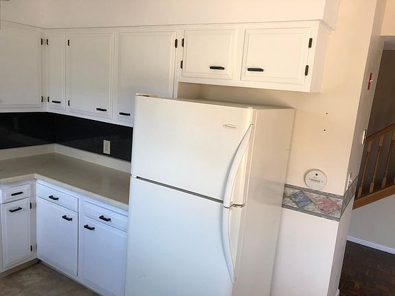 4th image of 25 Pamela Ln