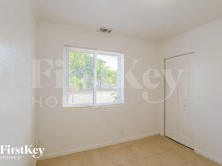 6820 SW 16th Ct — Photo 13