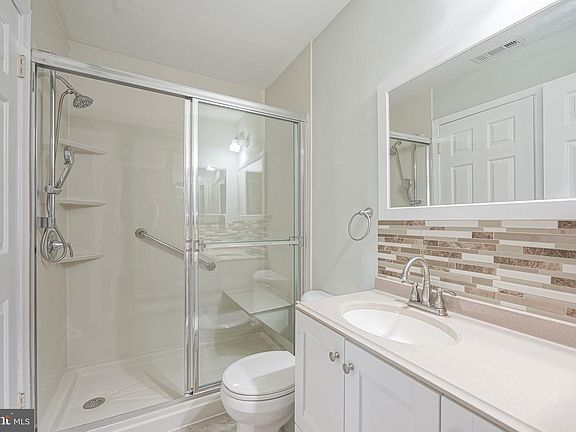 3rd image of 323 Whittier Ct