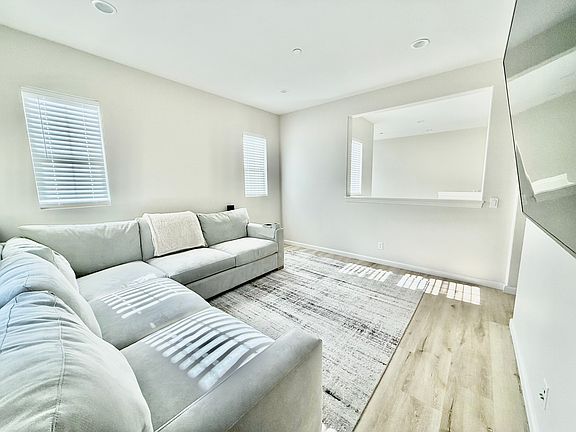 4th image of 253 N Callum Dr
