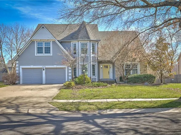11719 Summit St, Kansas City, MO 64114