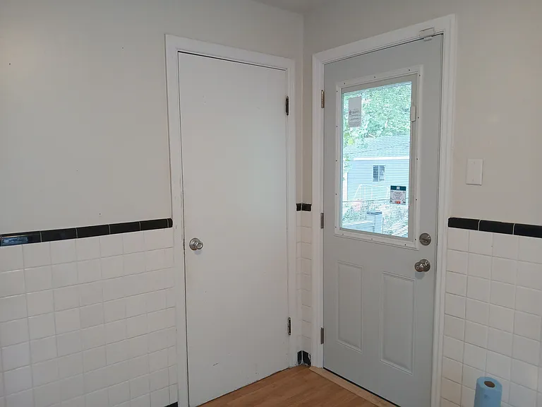 7075 Melrose Ave — Photo 13