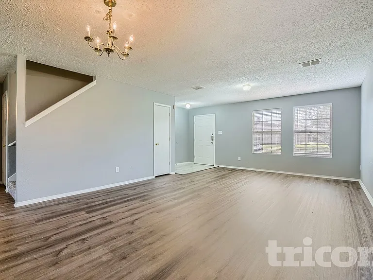 3040 Clemente Dr — Photo 8