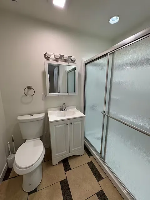 7 bed, 2435 sqft, $5,700 — Photo 3