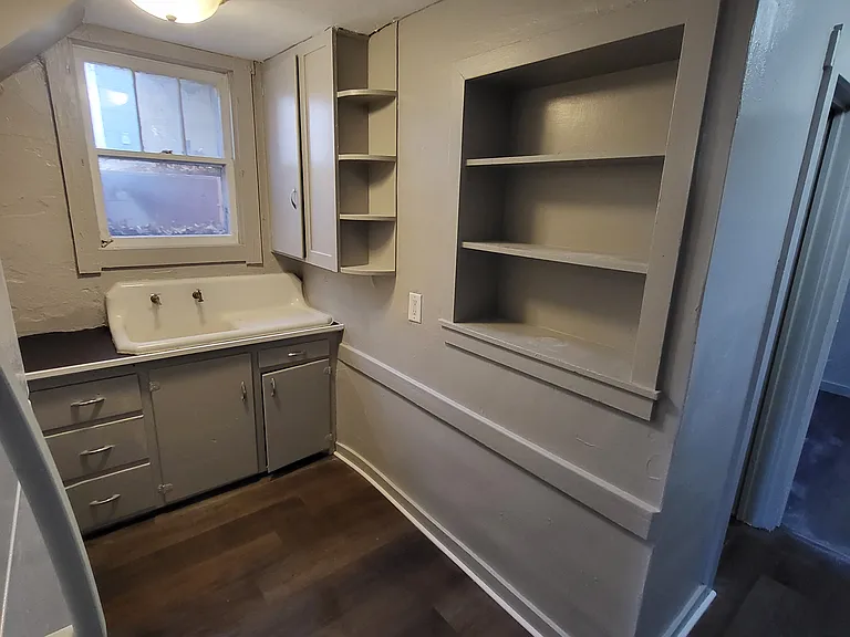 840 N Kansas Ave #BASEMENT — Photo 2