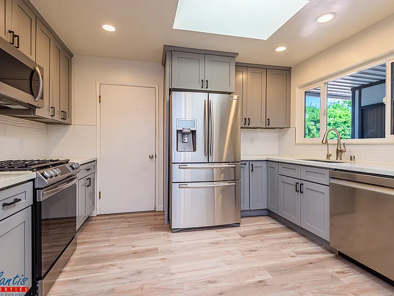 1520 San Joaquin Ave — Photo 6