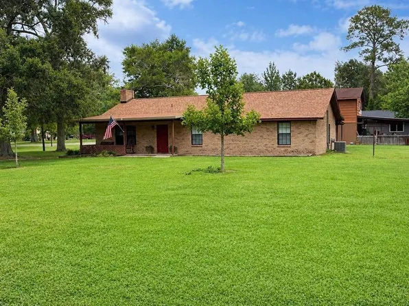 4902 Magnolia Ln, Dayton, TX 77535