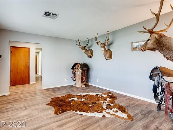 5th image of 6425 W El Campo Grande Ave