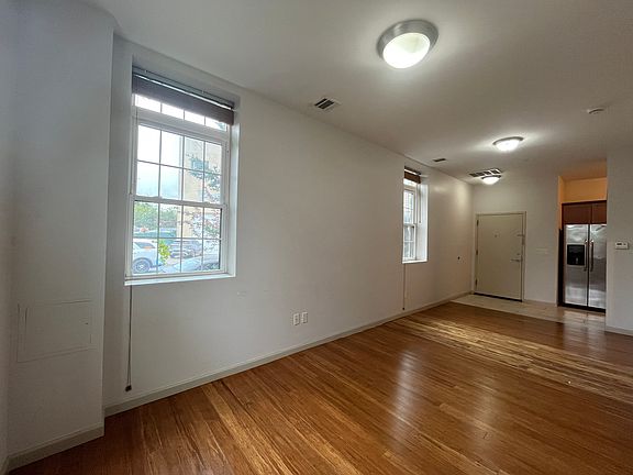 3rd image of 50 Oak St #1O4