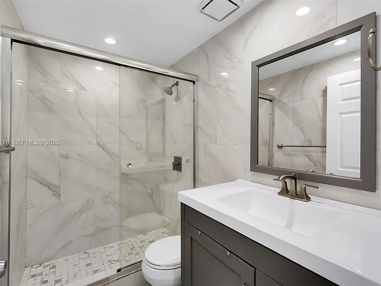 1559 Michigan Ave #301 — Photo 13