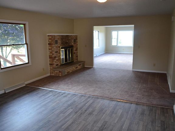 5th image of 7919 Dickinson Ave
