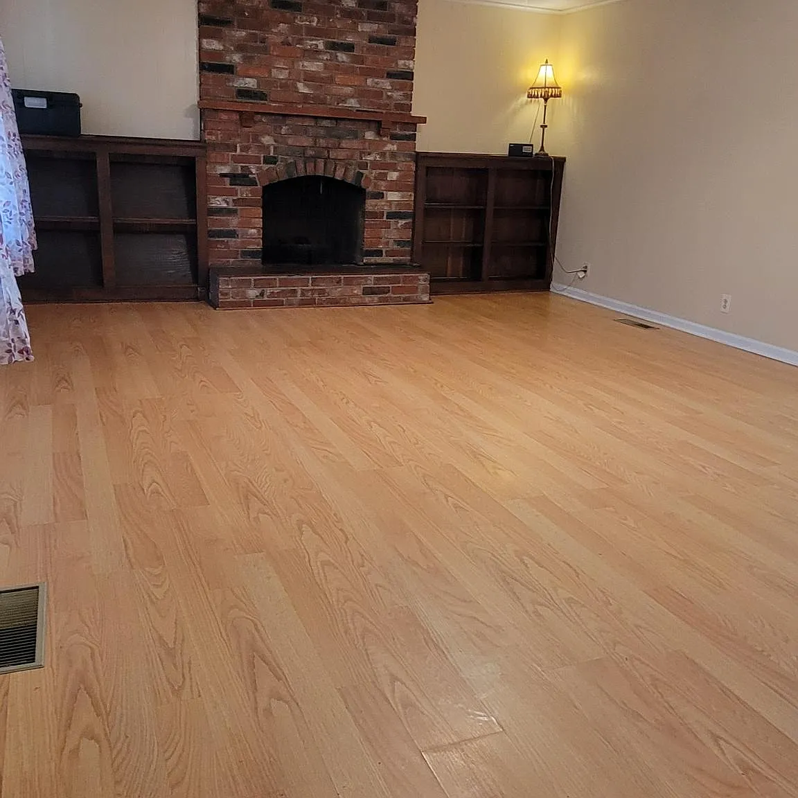 3 bed, 1300 sqft, $1,100 — Photo 2
