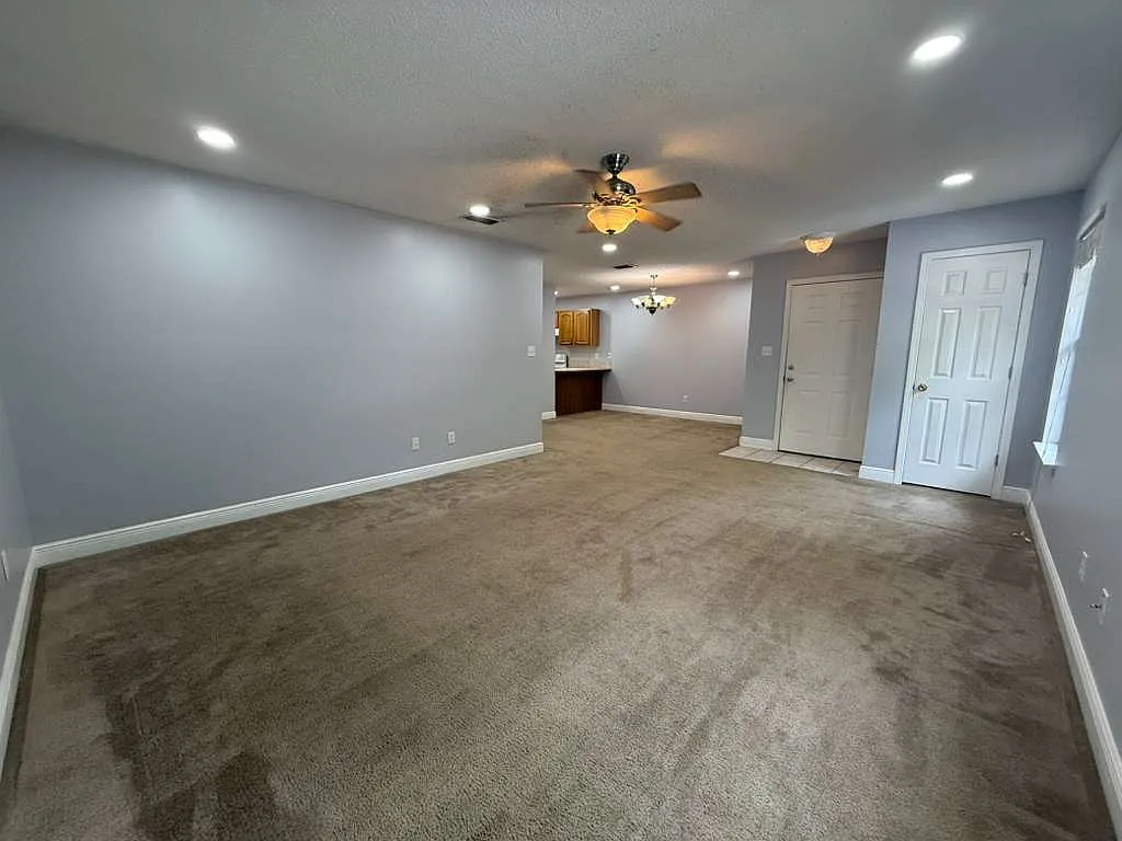 3 bed, 1000 sqft, $1,150 — Photo 2