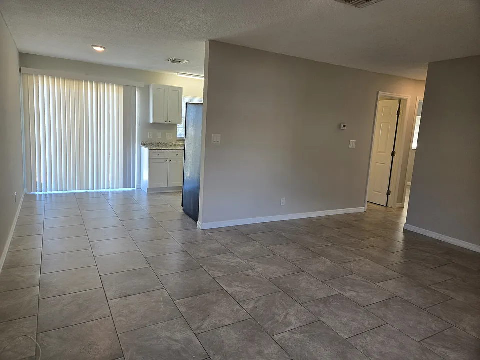 Living Room/Dining Area