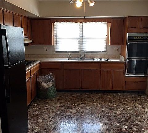 5th image of 220 Dorothy Ave