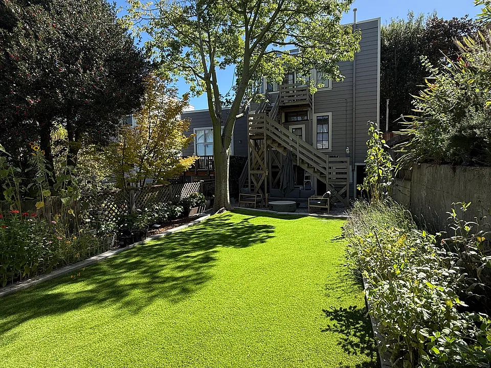 82 Beaver St