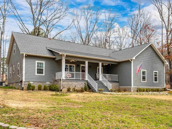 220 Autumn Oaks Dr, Bismarck, AR 71929