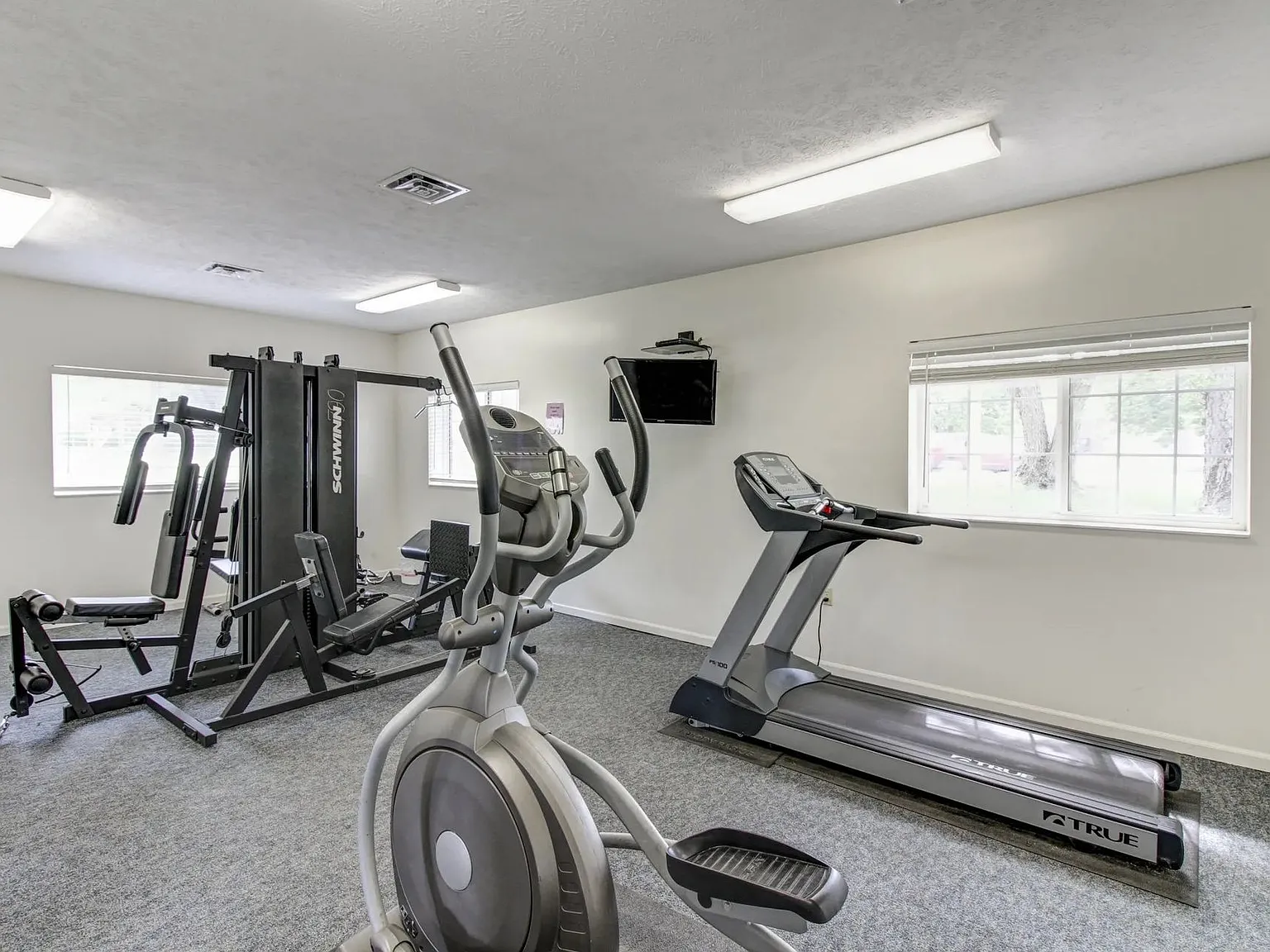 Deer Park Apartments — Photo 2
