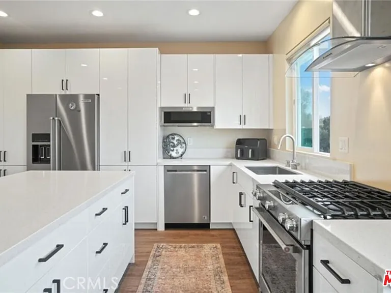 904 Warwick Ave — Photo 14