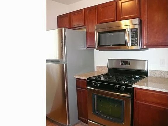 5th image of 4304 Wallace St