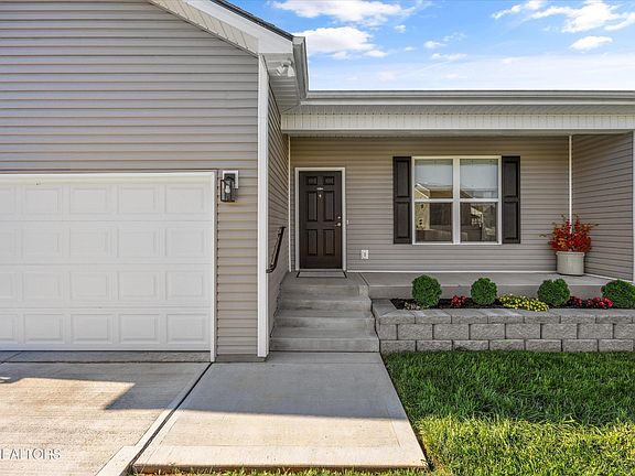 3rd image of 427 Kingsley Ct