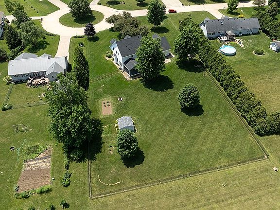 4th image of 210 Meadowview Dr