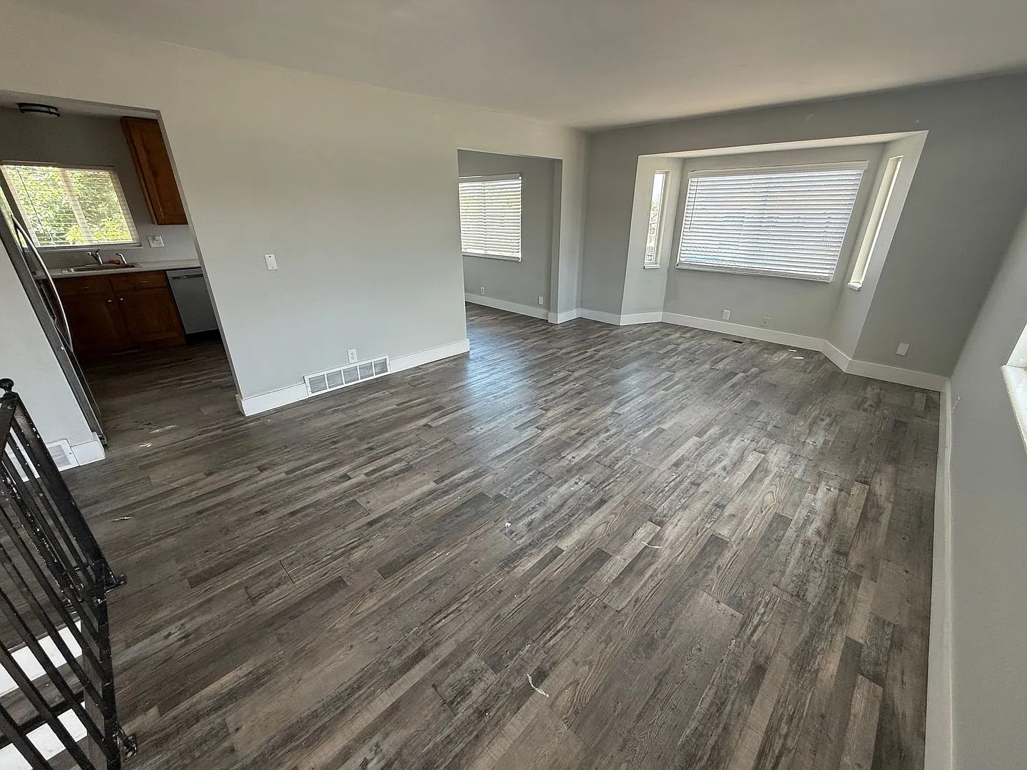 Beautiful splint entry West Jordan home ready for move in! — Photo 4