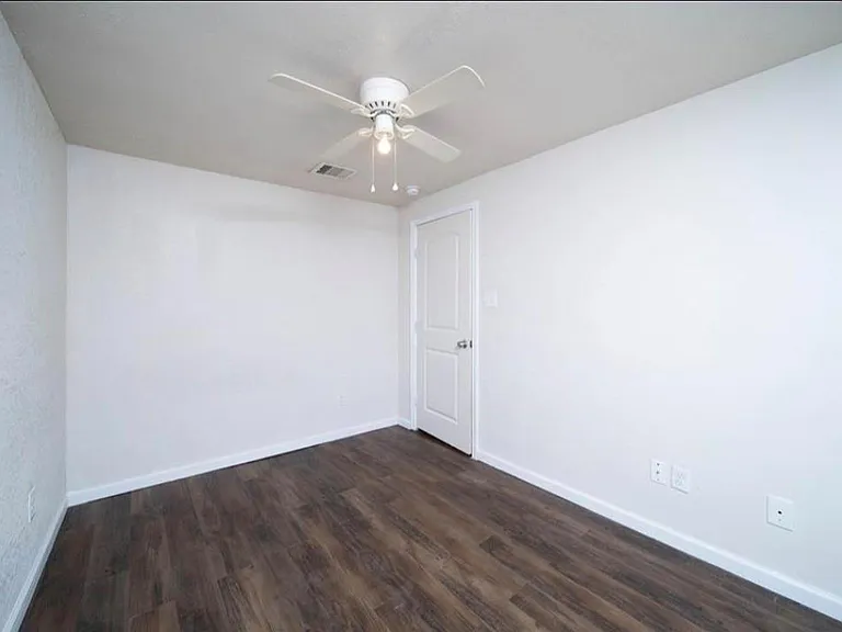 12115 Segrest Dr — Photo 6