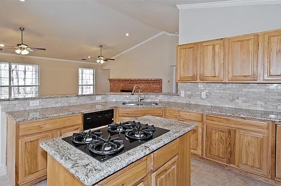 5th image of 1075 Oak Hollow Ln