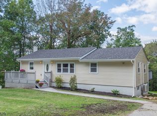 25 Lee Dr, Highland Lakes, NJ 07422