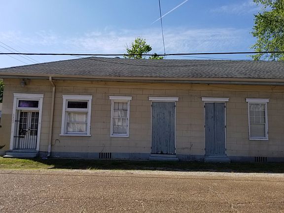 2nd image of 3227 Chippewa St