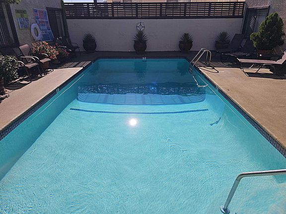 3rd image of 14434 Magnolia Blvd #202