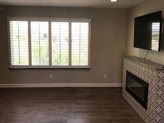 Living area. Views of canyon from window