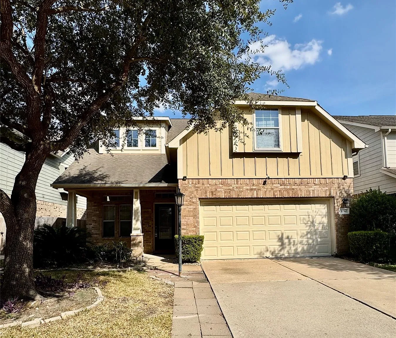 4 bed, 2.5 bath, 2457 sqft, $3,200 — Photo 2