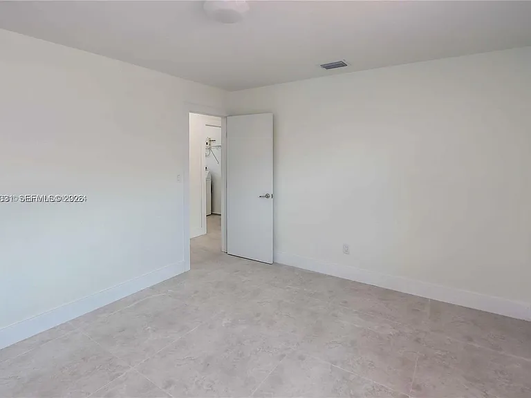2943 SW 36th Ave #A — Photo 8