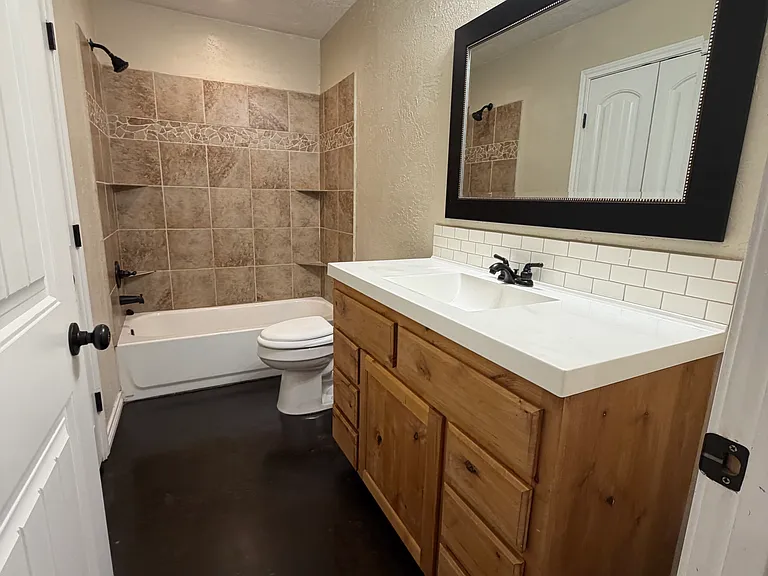 2312 Lancaster St #A — Photo 5