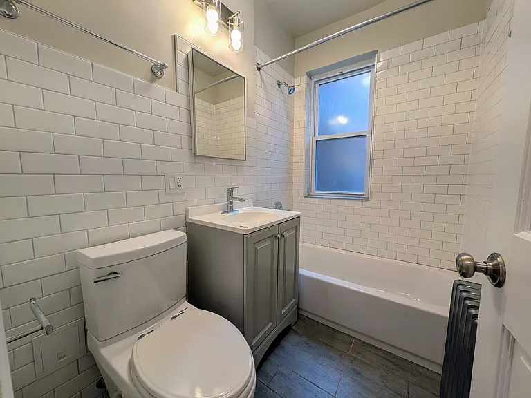 1946 N Spaulding Ave #2B — Photo 10