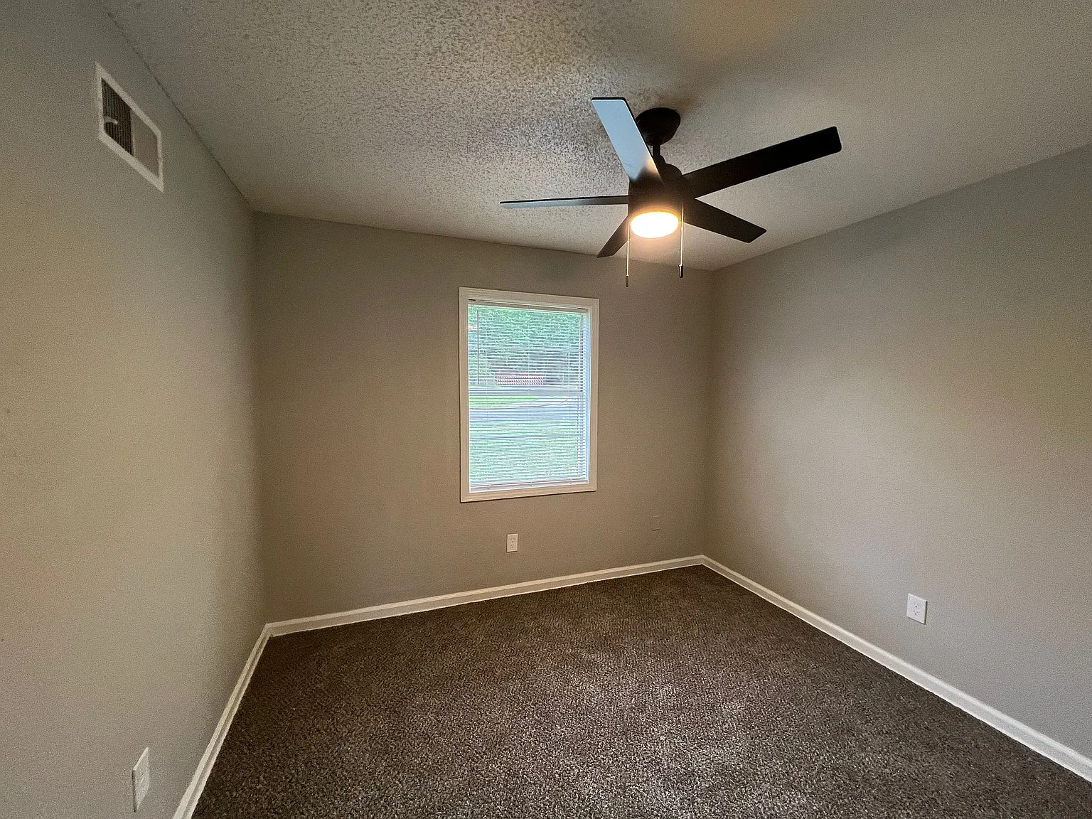 3980 Glenbrook St — Photo 2