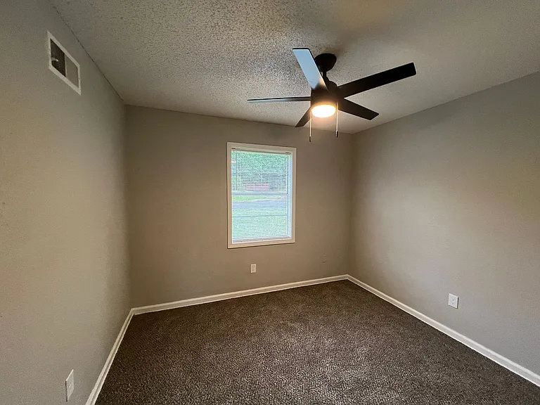 3980 Glenbrook St — Photo 2