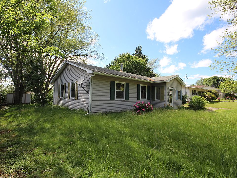 1st image of 16 Briarwood Cres