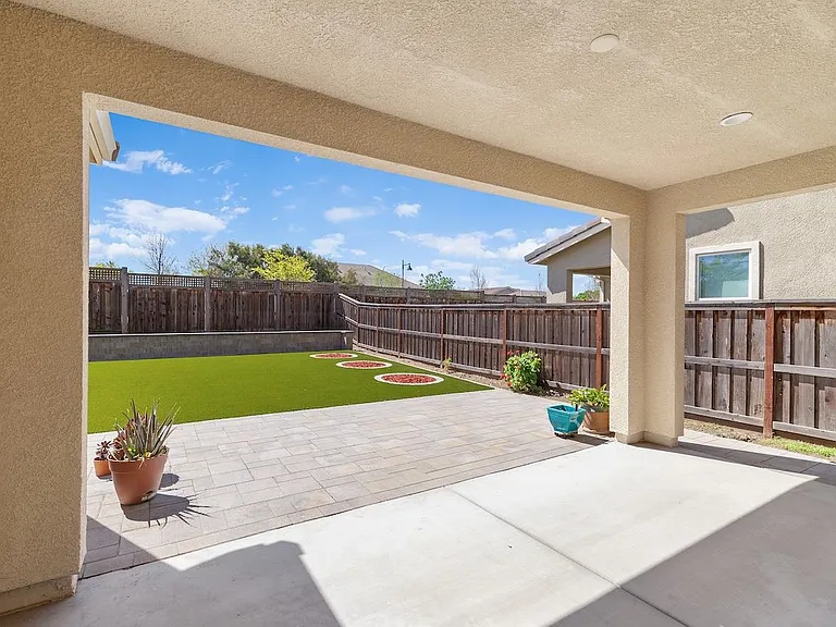 18338 Amador Dr — Photo 20